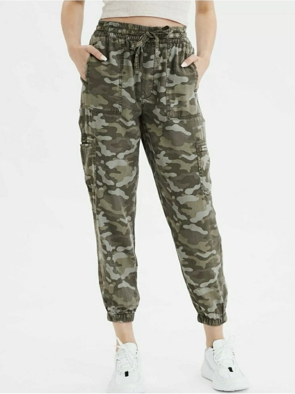 American Eagle Olive Green Camo Cargo Joggers Cropped Medium Short